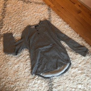 LIKE NEW Men’s Casual Tee